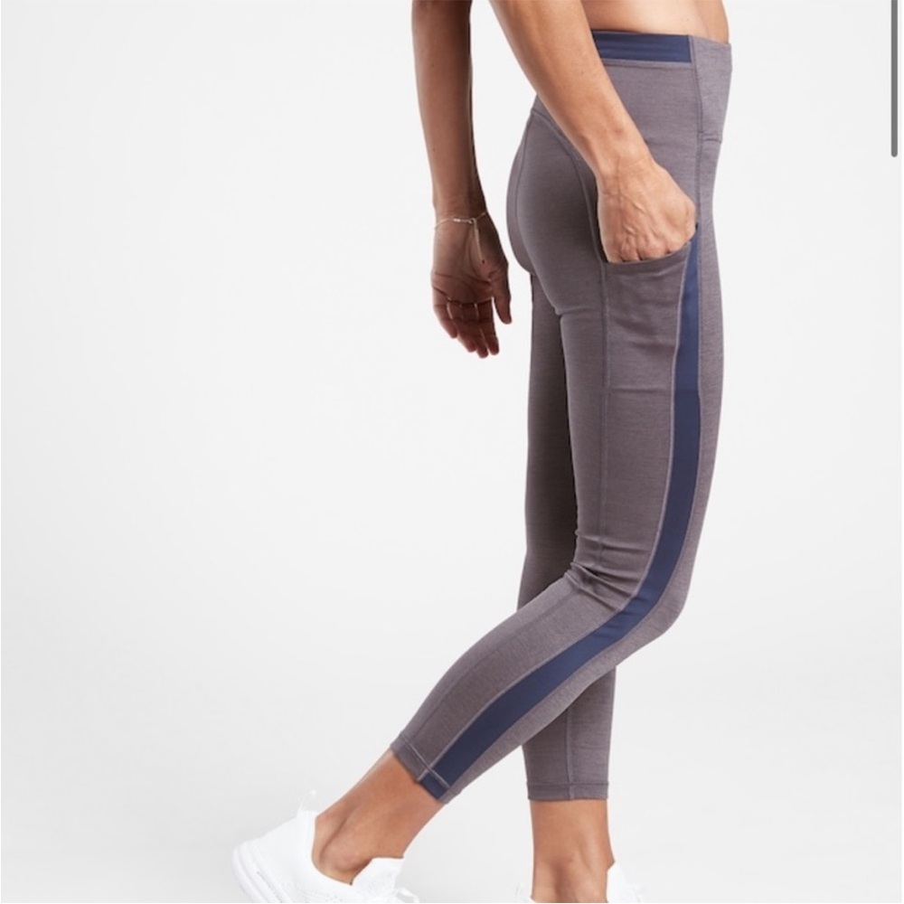 Athleta | Ultimate Stash Pocket Heather
7/8 Legging sz. M